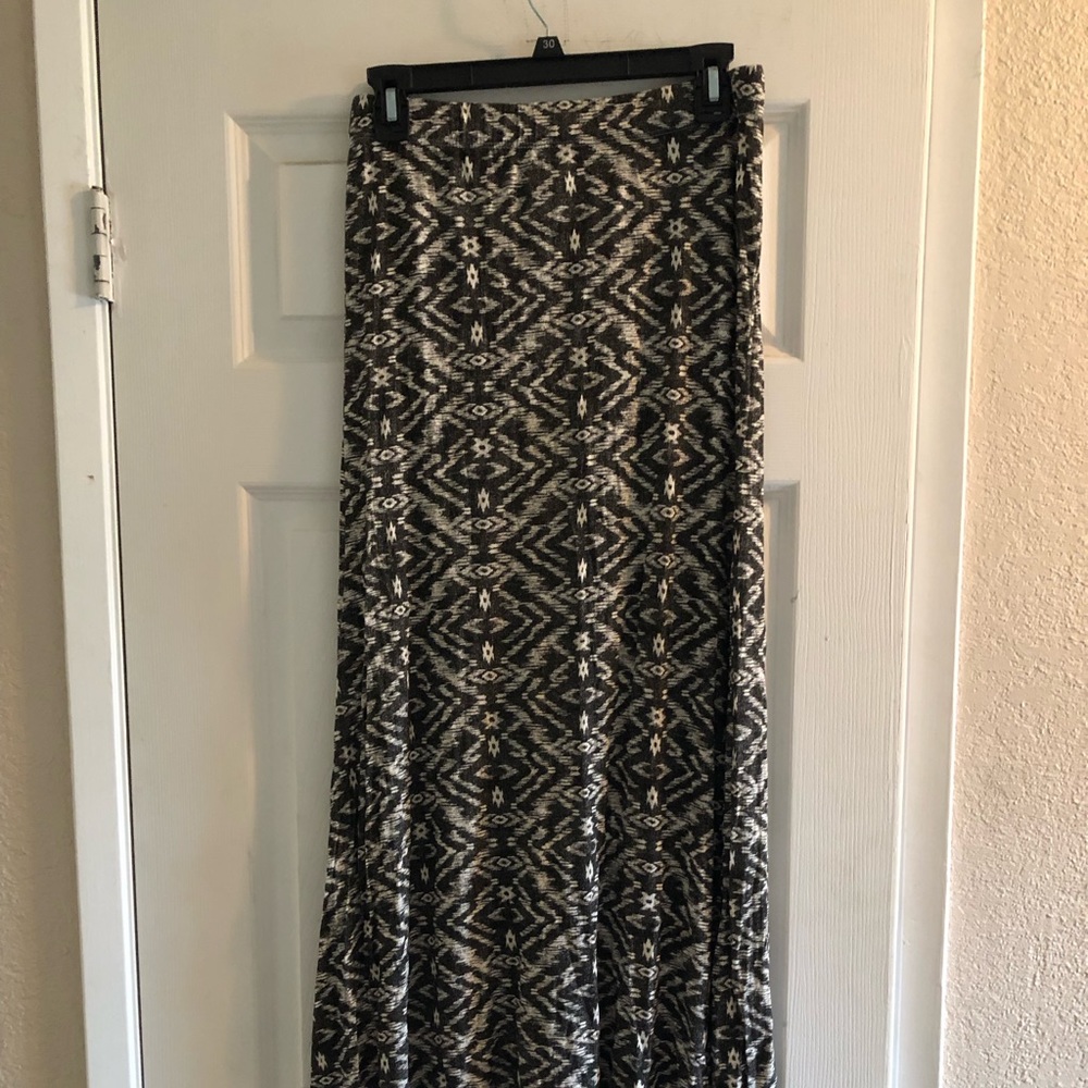 Billabong long skirt. Perfect condition can fit M or L.